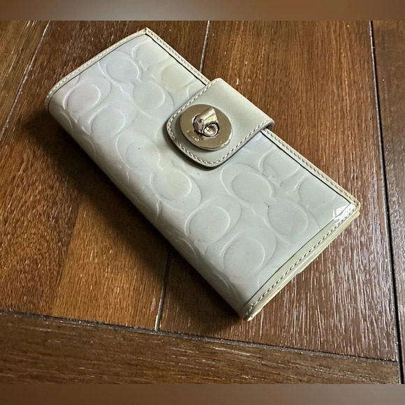 Coach turn lock wallet - Picture 8 of 16
